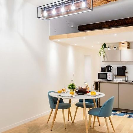 L10 Central Suite 2 Bedrooms Old Nice Wifi 3Mins Sea 외부 사진