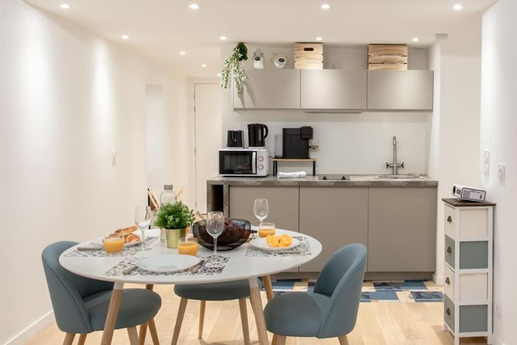 L10 Central Suite 2 Bedrooms Old Nice Wifi 3Mins Sea 외부 사진