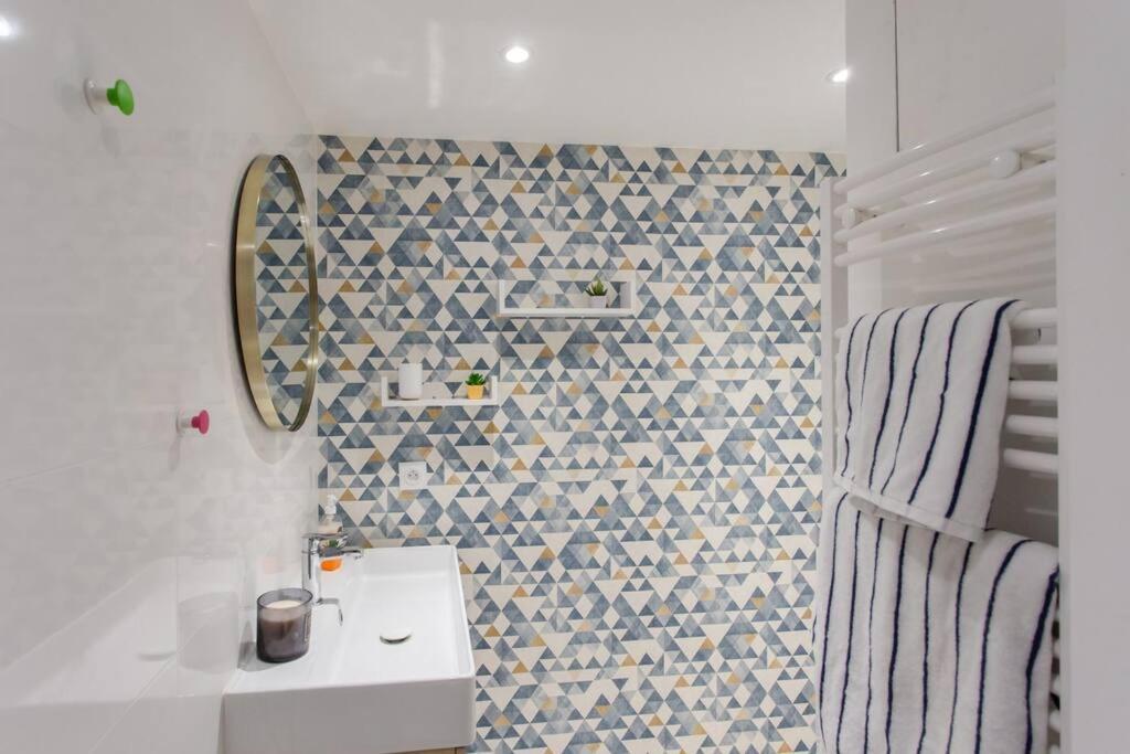 L10 Central Suite 2 Bedrooms Old Nice Wifi 3Mins Sea 외부 사진